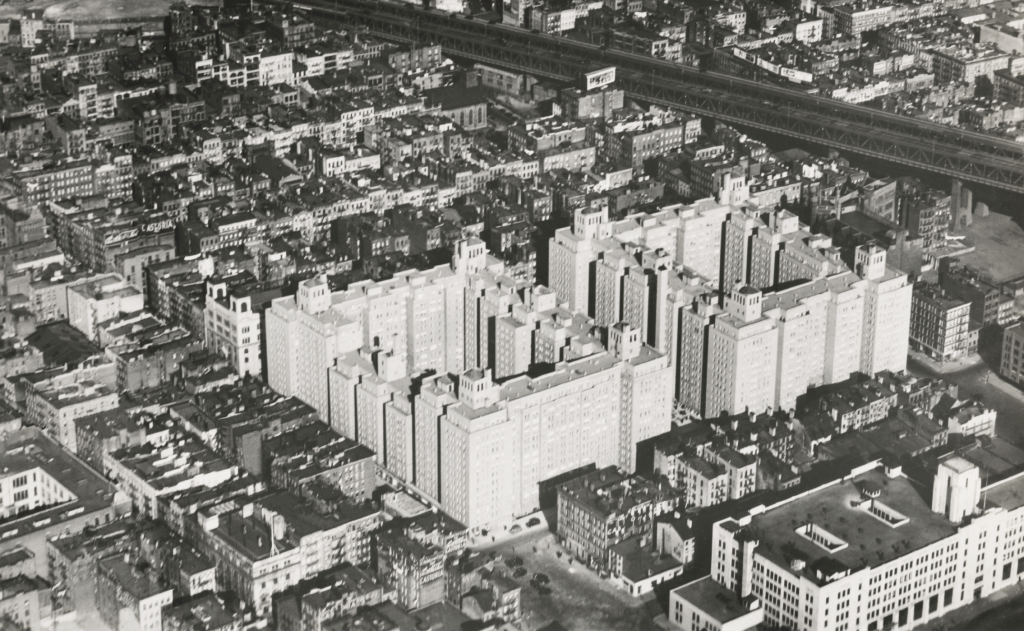 Knickerbocker Village (1934) on the Lower East Side, developed by Fred French. Photograph from c.1940. New York City Housing Authority Collection (NYCHA). 