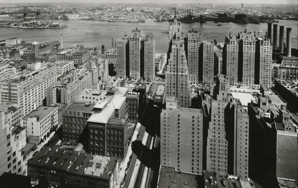 Tudor City (1927) between 40th and 44th St. by the East River, developed by Fred French. Photograph by Wurts Bros, c.1930. The New York Public Library. 