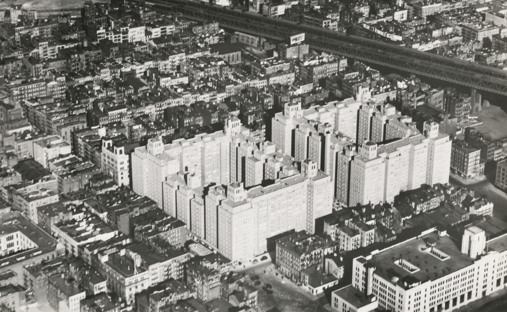 Knickerbocker Village (1934) on the Lower East Side, developed by Fred French. Photograph from c.1940. New York City Housing Authority Collection (NYCHA).