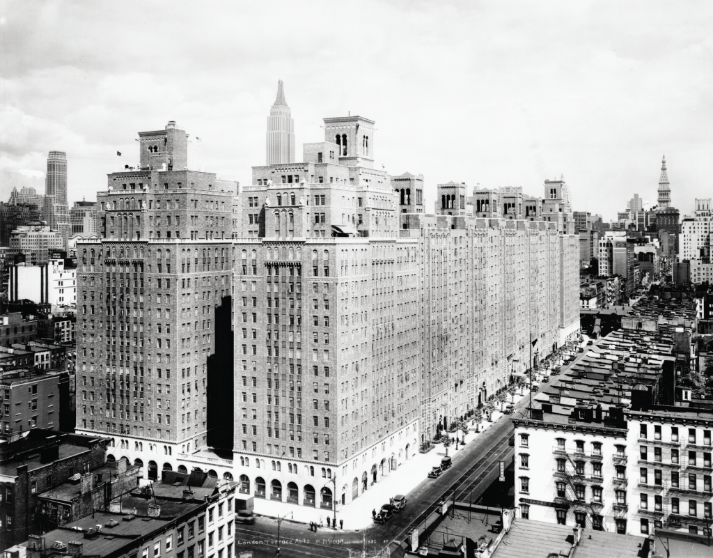 London Terrace (1930) on W 23 St., developed by Henry Mandel. Photograph by Irving Underhill, c.1932. Library of Congress.